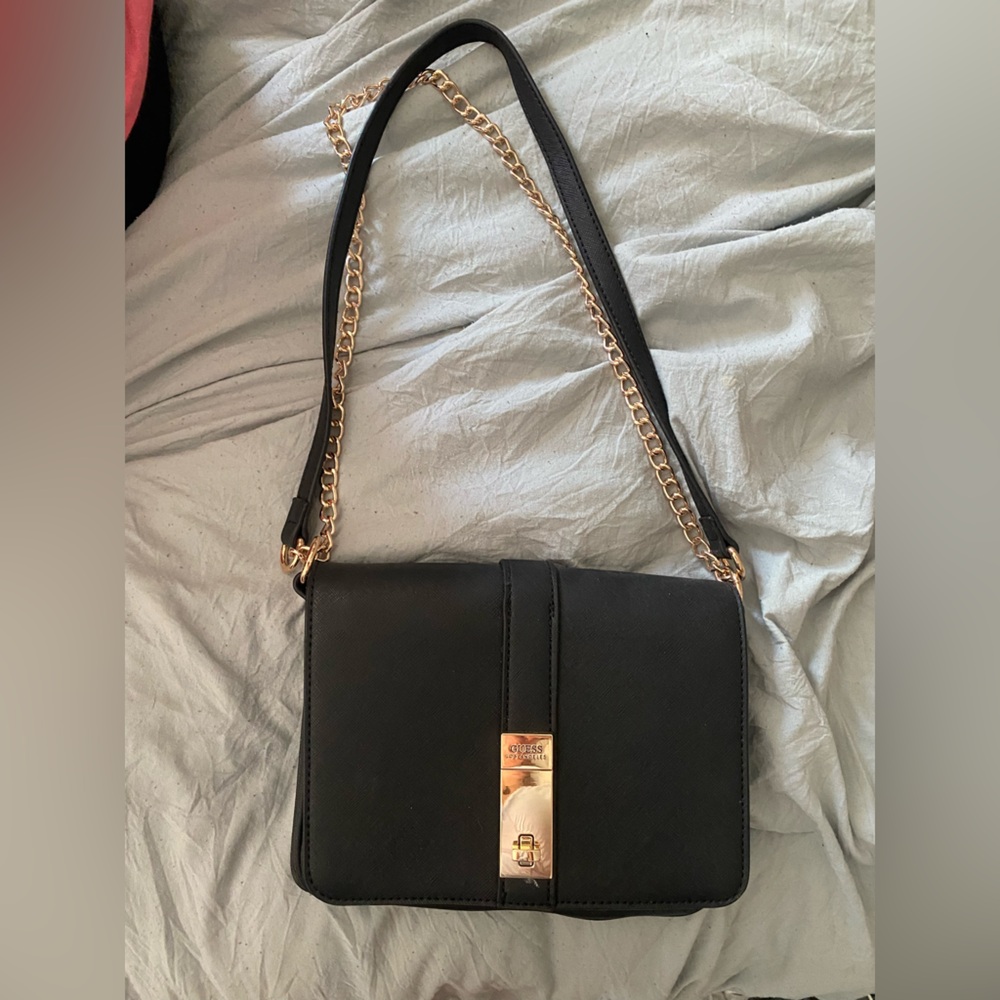 Guess women’s purse